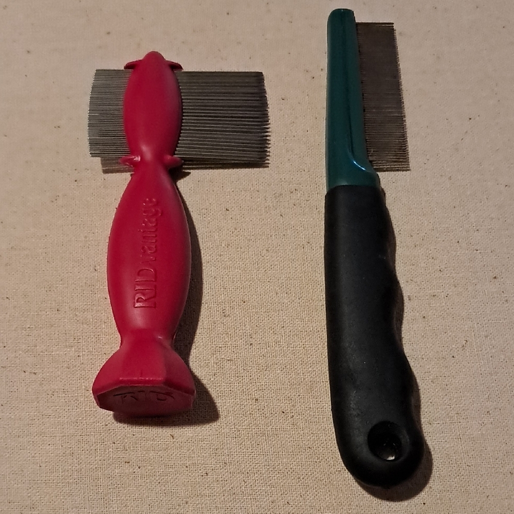 Red and Black Pet Grooming Combs